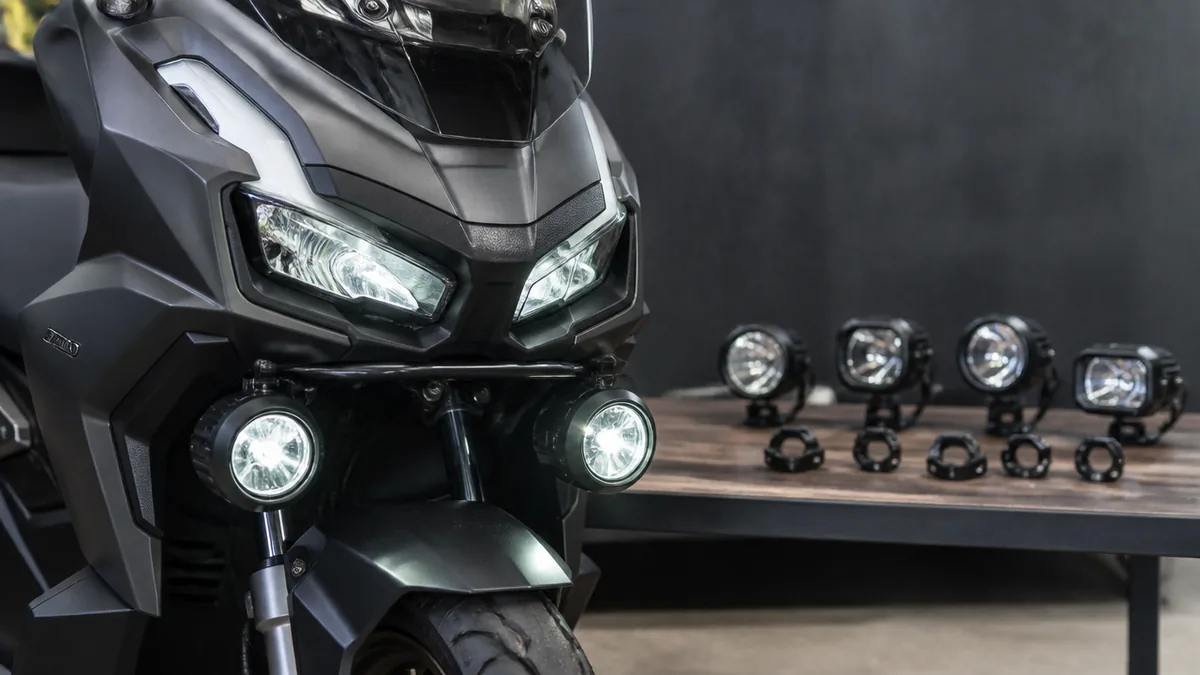 ADV160のフォグランプおすすめ6選｜4,400円の汎用から専用キットまで配光で比較のアイキャッチ画像