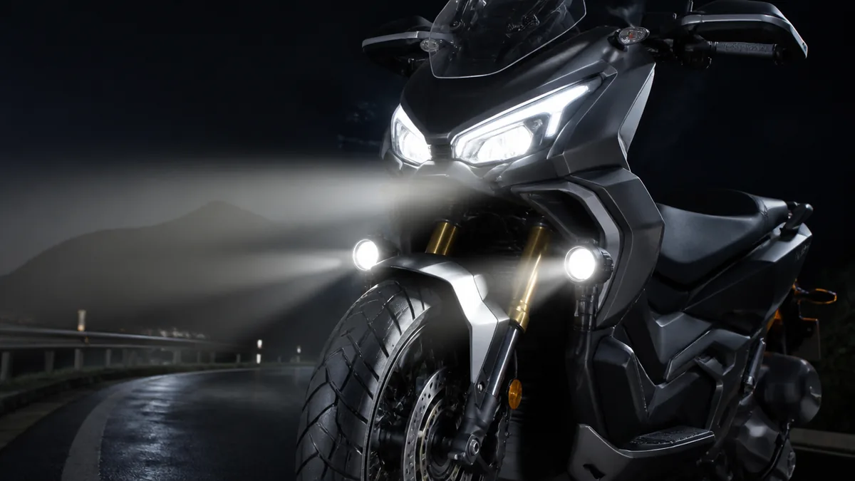 ADV160にフォグランプを足すと、夜の見え方はどこが変わるのかの解説画像